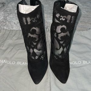 Manolo Blahnik bricamina suede lace bootie size 37 excellent condition worn once